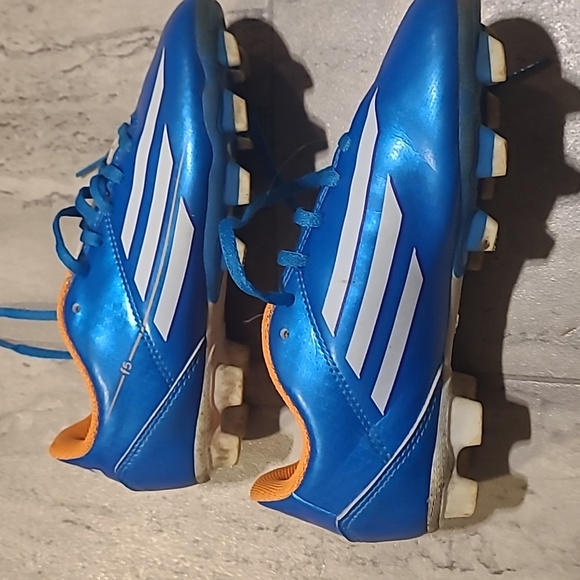 Boys soccer cleats - Picture 3 of 4